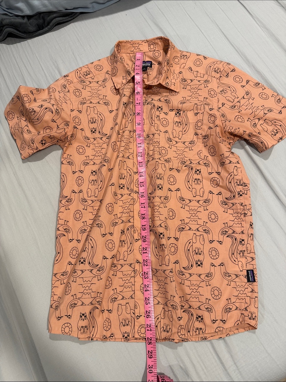 Patagonia Peach Short-Sleeve Button-Down Shirt with Graphic Print - Picture 3 of 4